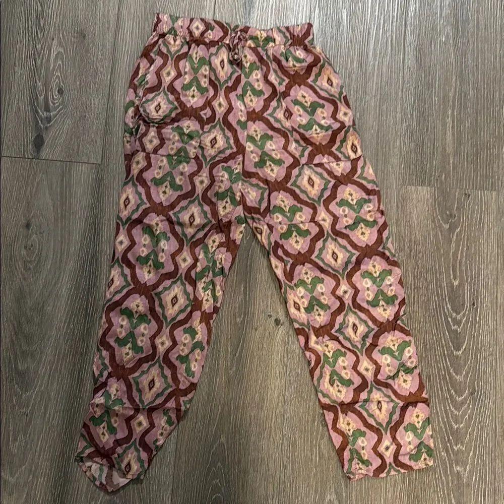 Floral Patterned Pants in Pink and Green